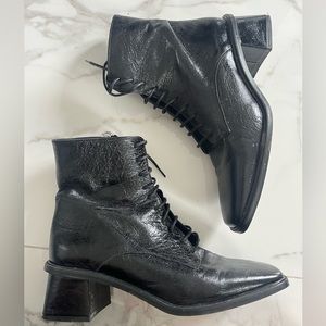 Block heeled bootie